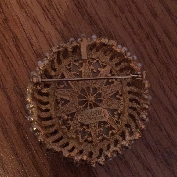 3 vintage victorian and chameo brooches Karu Arke - Picture 3 of 4